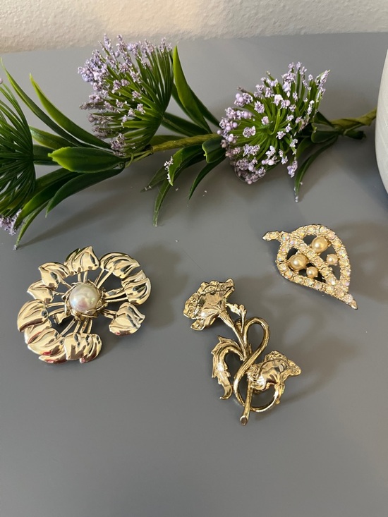 Various Jewelry - Gold-Tone Pearl Rose and Rhinestones Accent Floral Brooch Trio - Women Jewelry